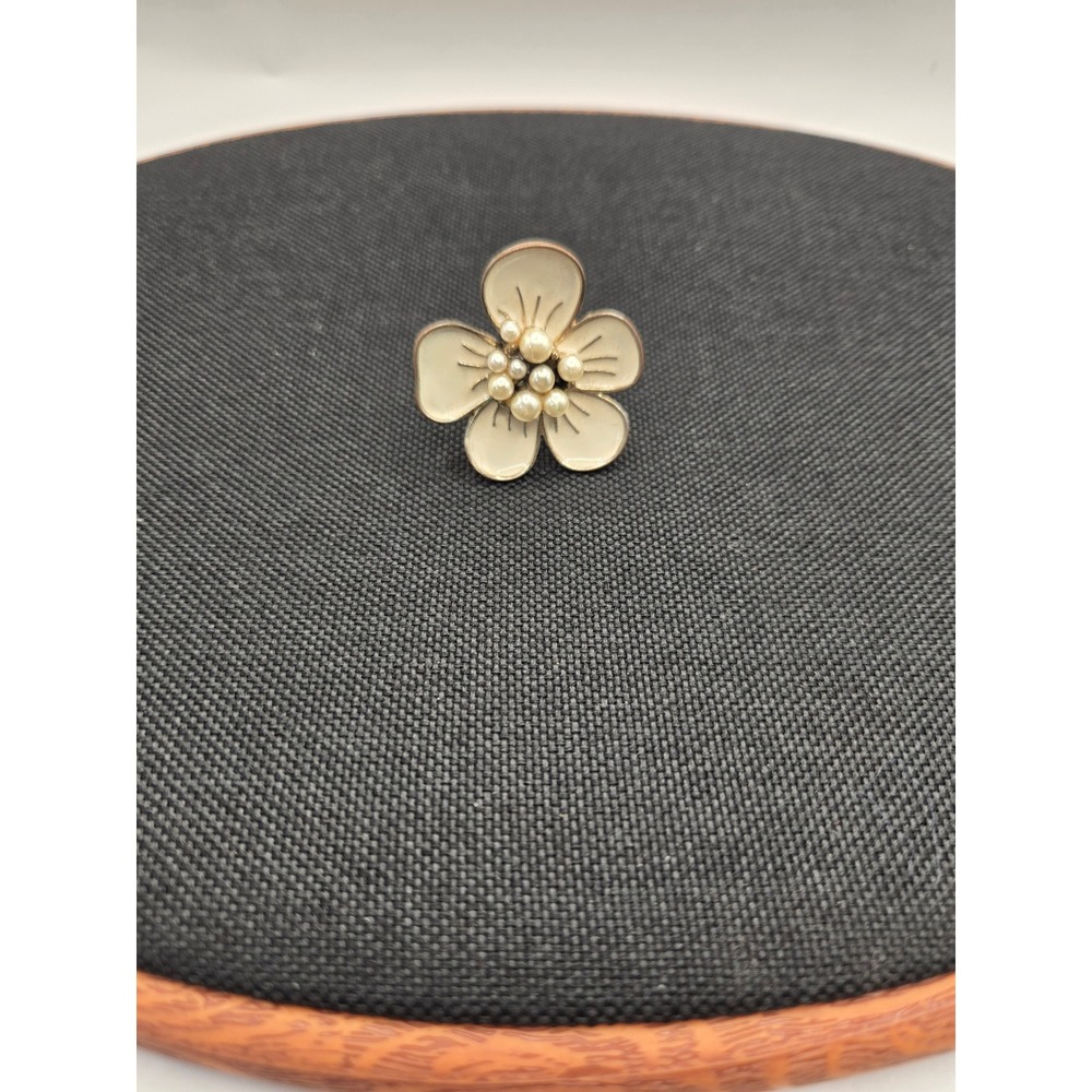 Vintage Cream Enamel Faux Pearl Flower Cocktail Ring Gold Tone Size 6.5